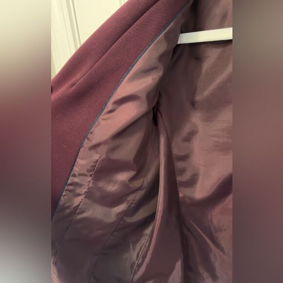 GAP Blazer - Burgundy - Two pockets - Size 10 - Ribbed-type Texture - Picture 5 of 9